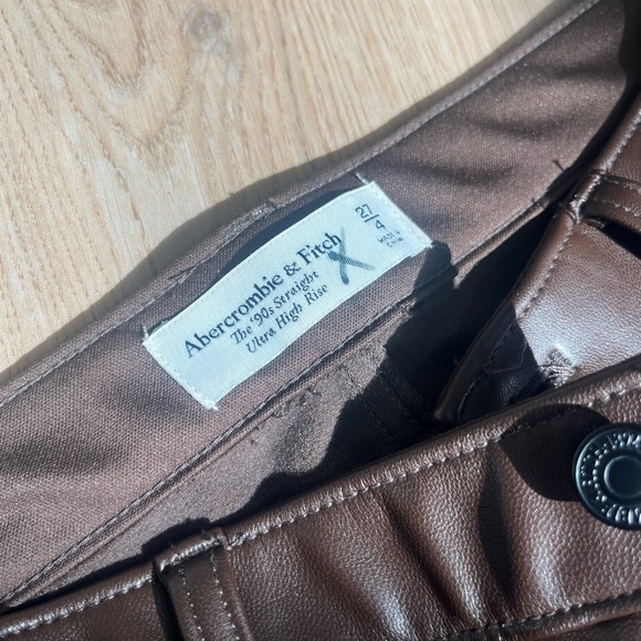 The 90’s Straight Ultra High Rise Vegan Leather pant - Picture 5 of 7